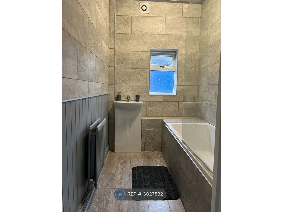 Property photo 3 of 8 Bathroom