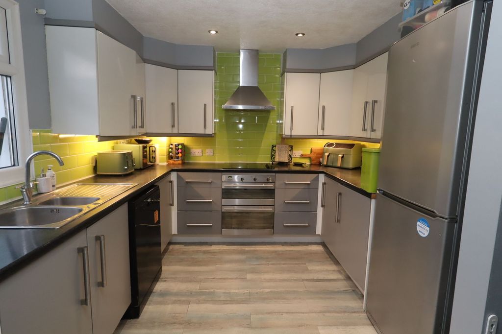 Property photo 3 of 21