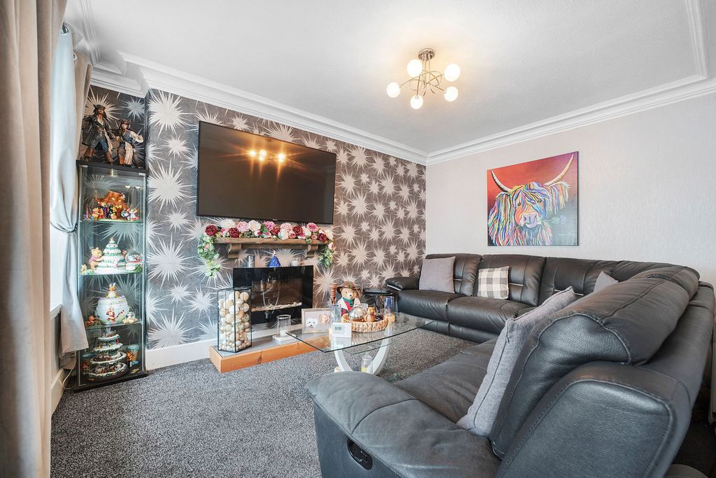 Property photo 2 of 31