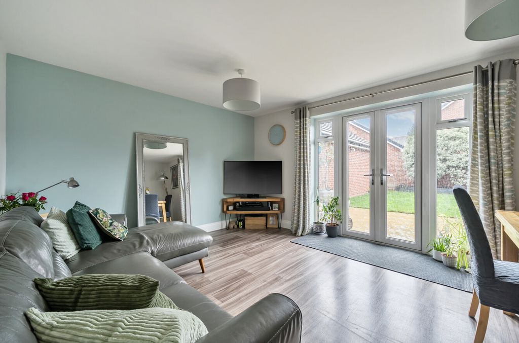 Property photo 3 of 21 1376060-1-6911d01...