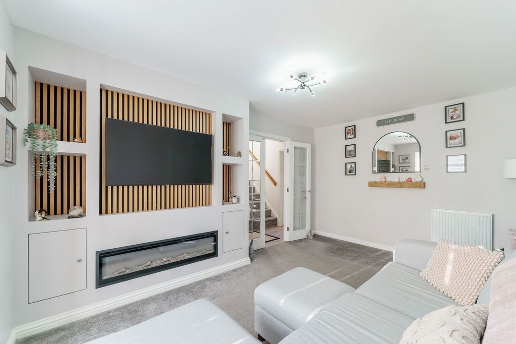 Property photo 2 of 43