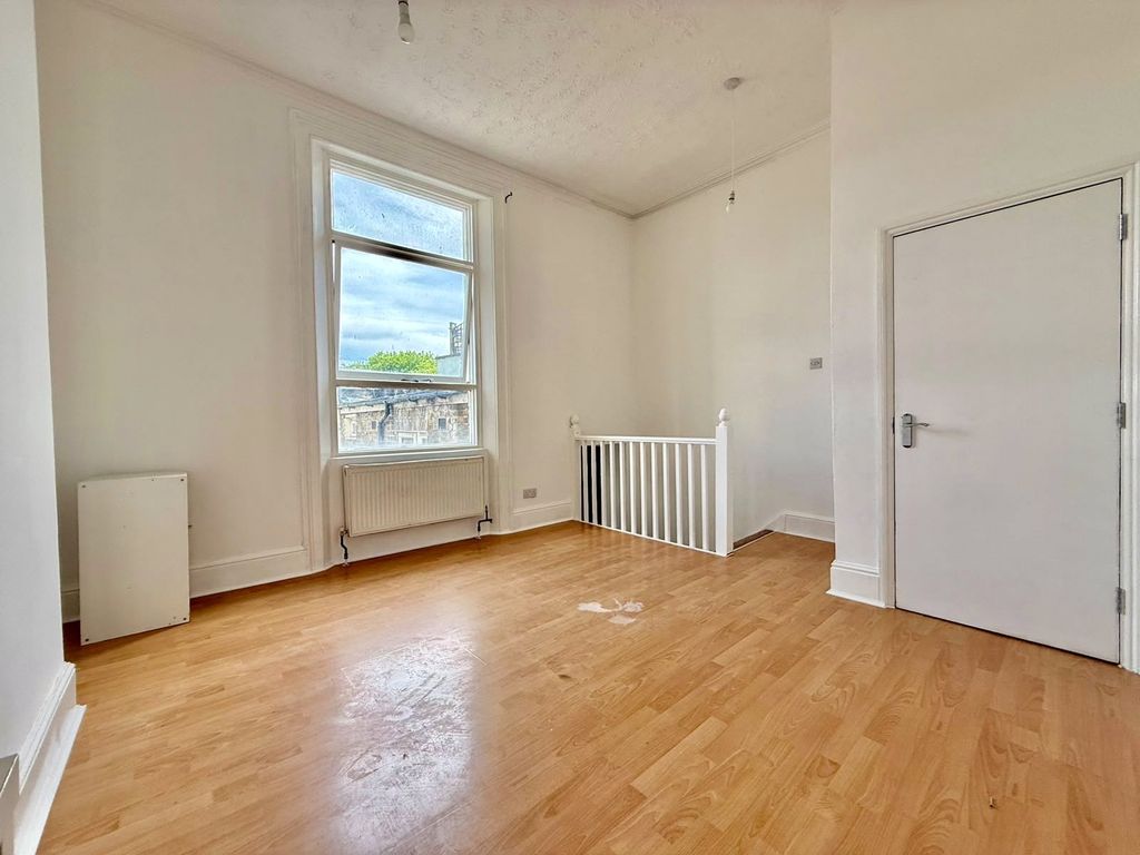 Property photo 1 of 6 Picture No. 05