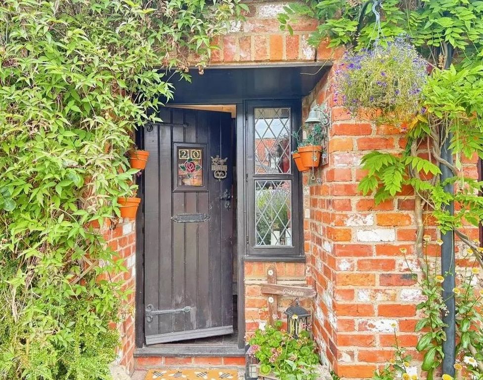 Property photo 1 of 21 Front