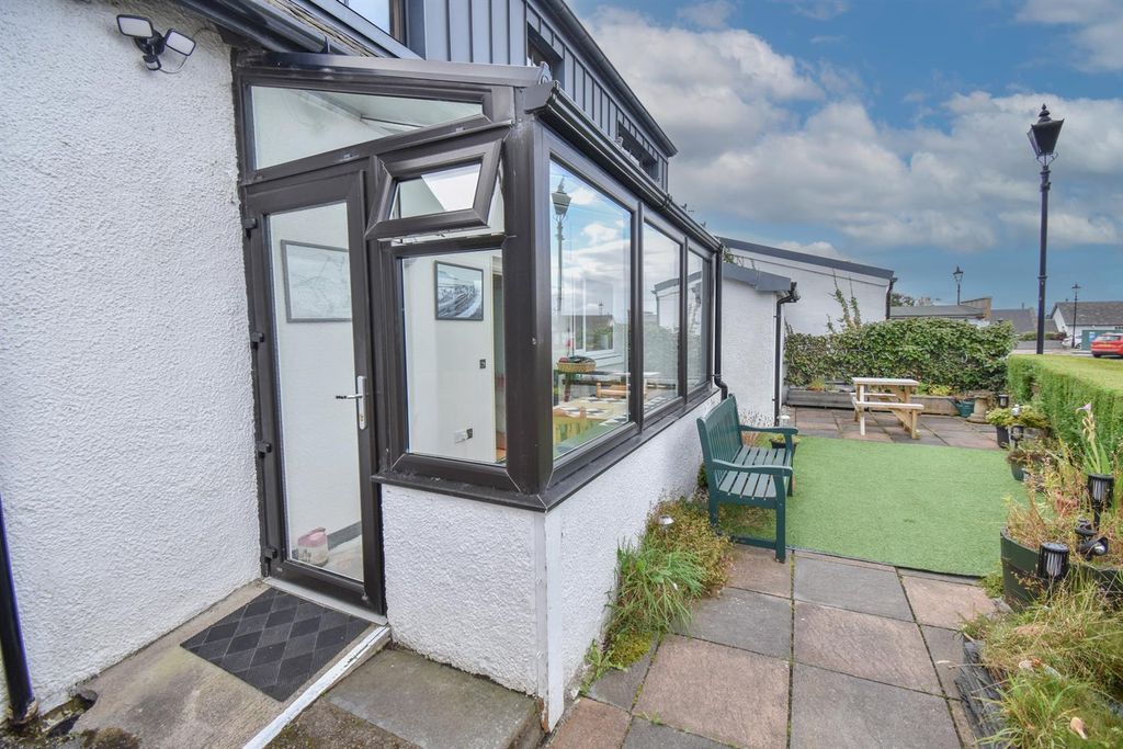 Property photo 2 of 23 Conservatory