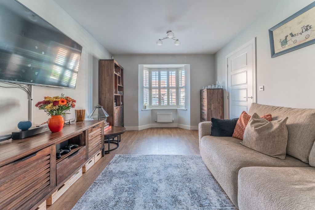 Property photo 2 of 21 5571801