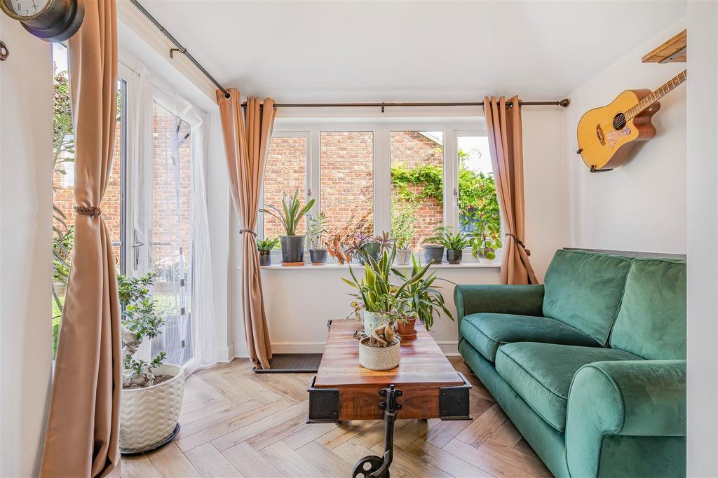 Property photo 3 of 19 16_62946-1.Jpg
