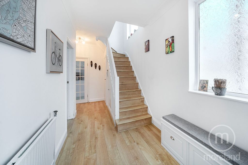 Property photo 2 of 11 4490402