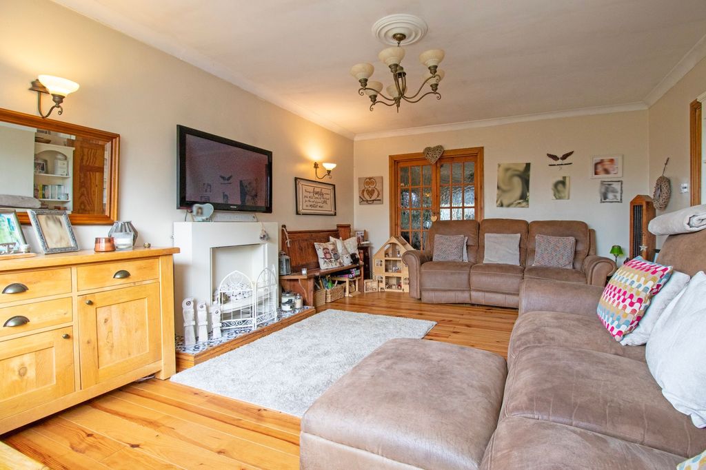 Property photo 3 of 37