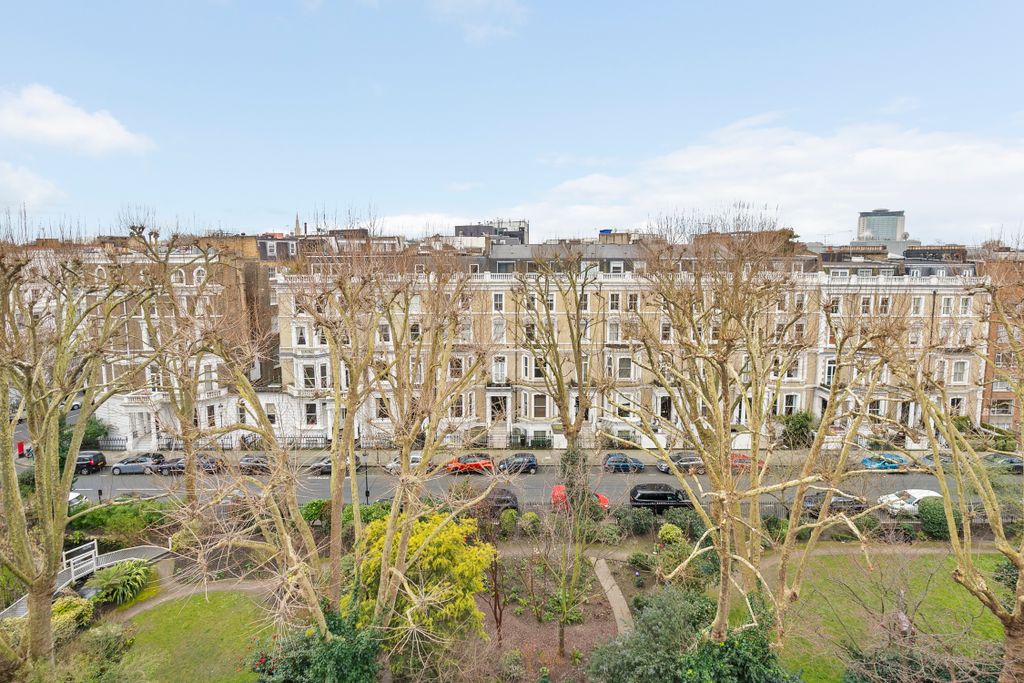 Property photo 2 of 10 Lexhamgardens58,Flat4-3