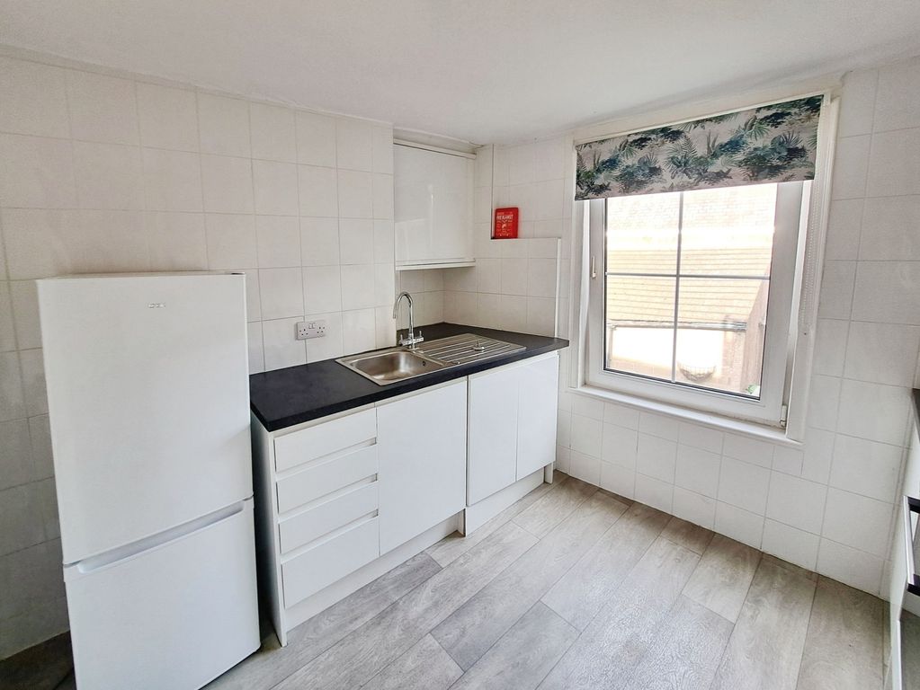 Property photo 2 of 8 Kitchen