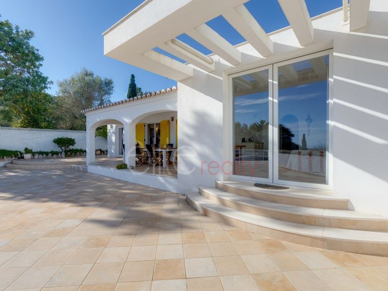 Property photo 3 of 28