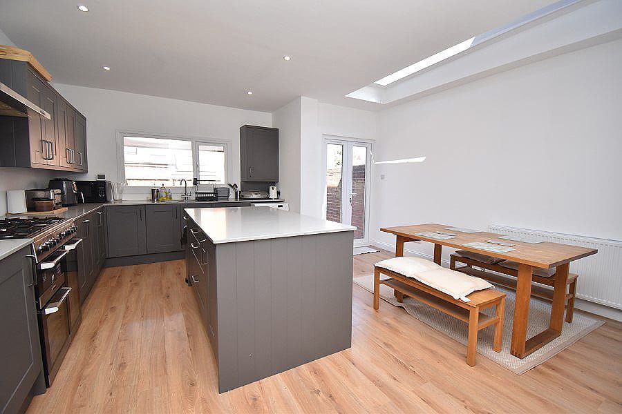 Property photo 3 of 11