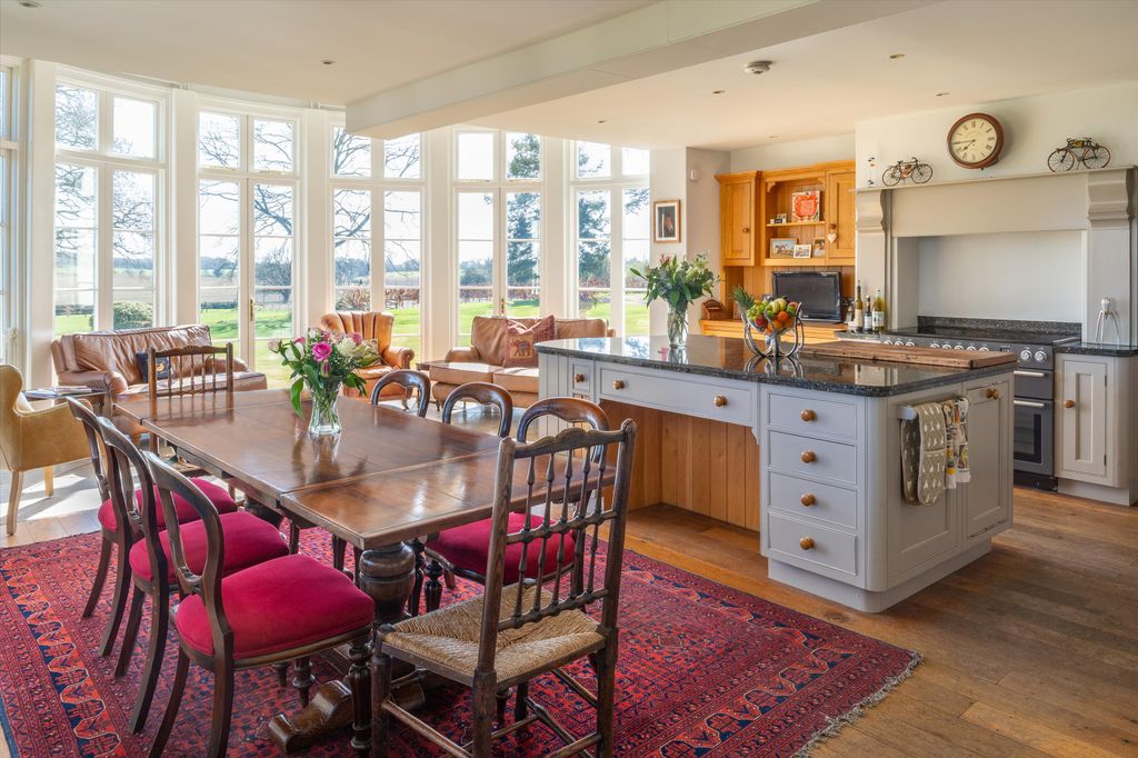 Property photo 3 of 24 Image