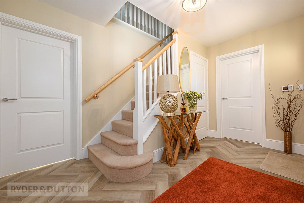 Property photo 3 of 20 Entrance Hallway