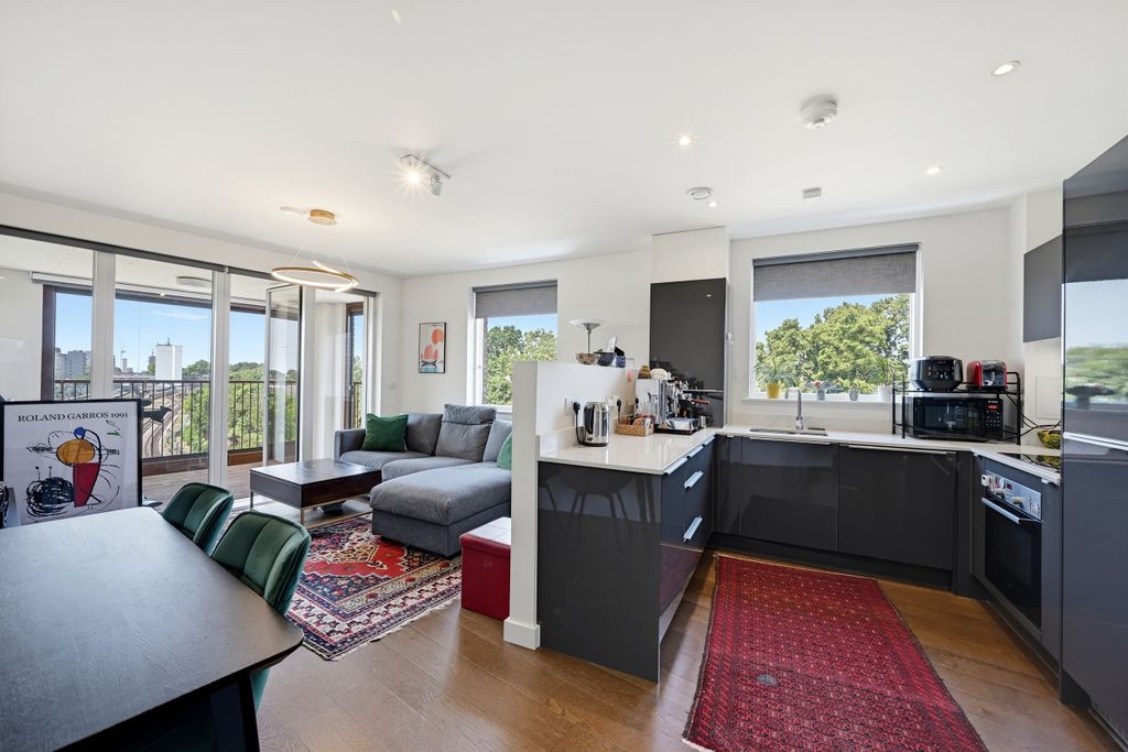 Property photo 1 of 15 Reception | Kitchen