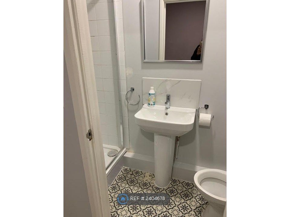 Property photo 3 of 9 En-Suite