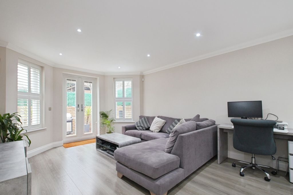 Property photo 3 of 19 Img_3935