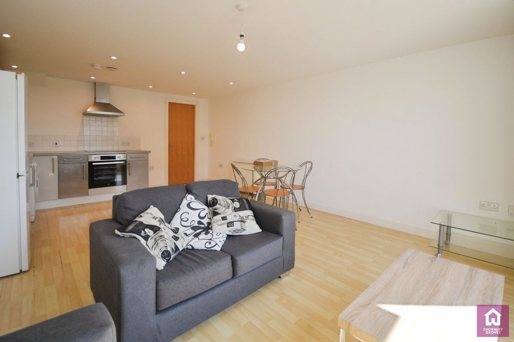 Property photo 2 of 15 Kitchen/Lounge