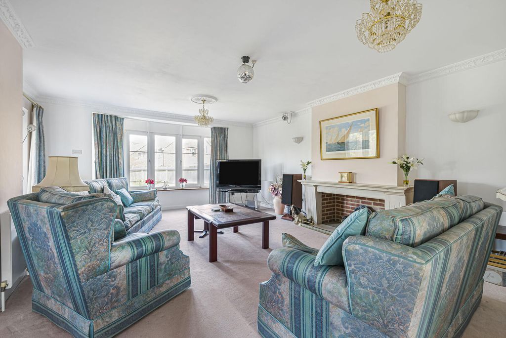 Property photo 3 of 32 Living Room