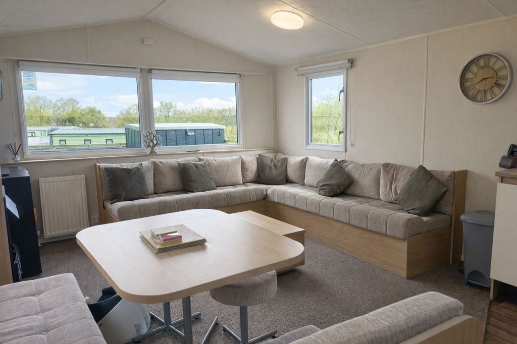 Property photo 2 of 5 At8Cs69Afef260F4E2.Jpg