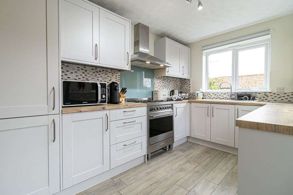 Property photo 3 of 25 3845456