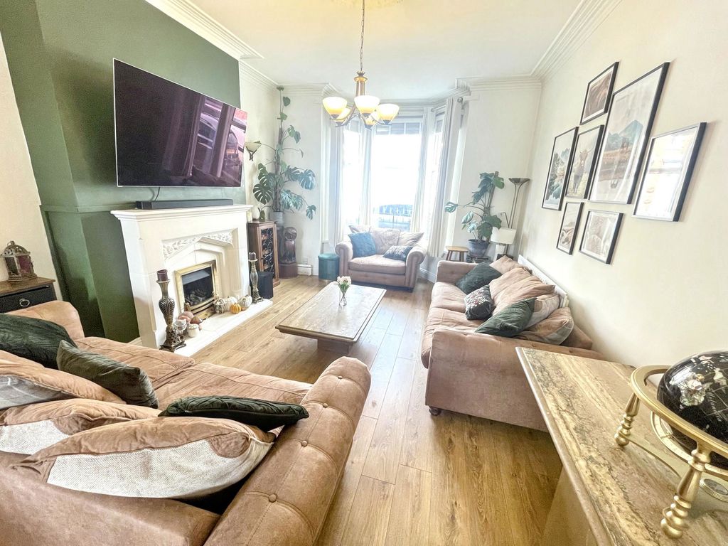 Property photo 3 of 14