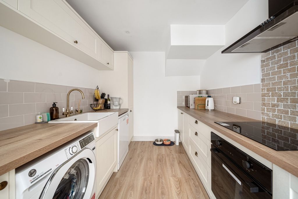 Property photo 3 of 17 4570843