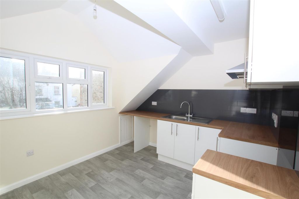 Property photo 1 of 6 Kitchen