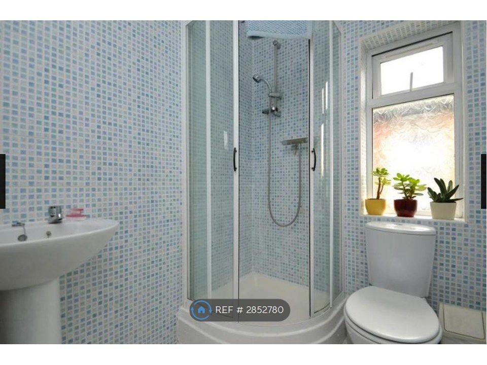 Property photo 2 of 9 Bathroom