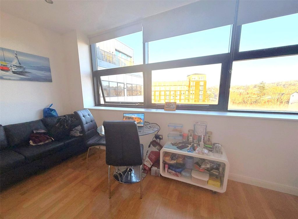 Property photo 3 of 6 Studio