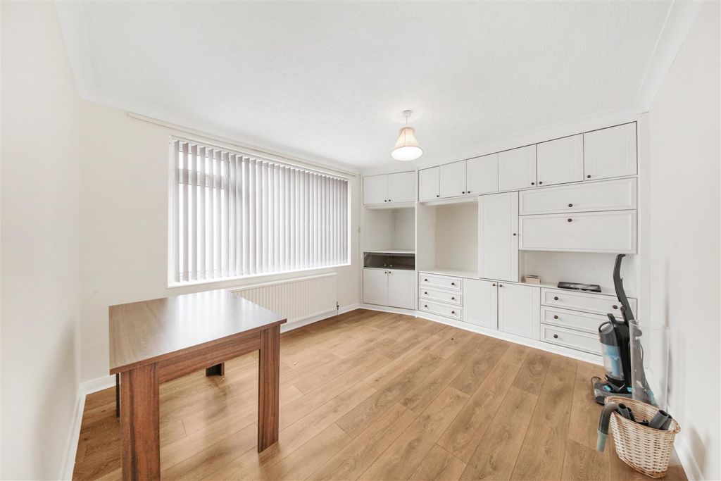 Property photo 2 of 9 98 Carlton Avenue West - Kplrl2Z8Zpvodz5Plxxo.Jpg