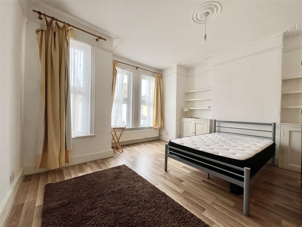 Property photo 3 of 5