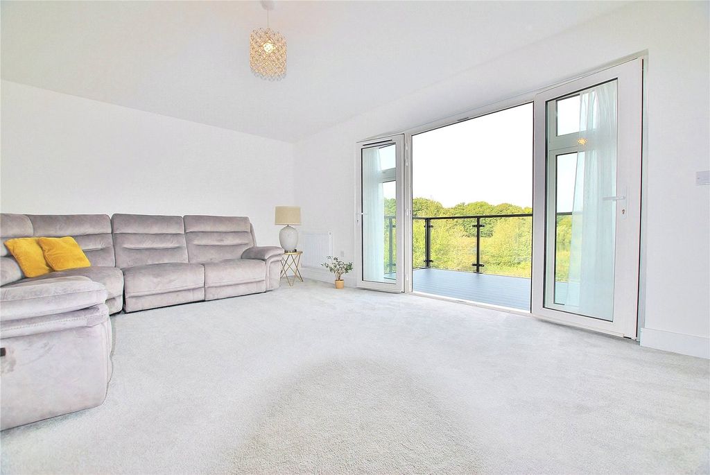 Property photo 3 of 18 Picture No. 07