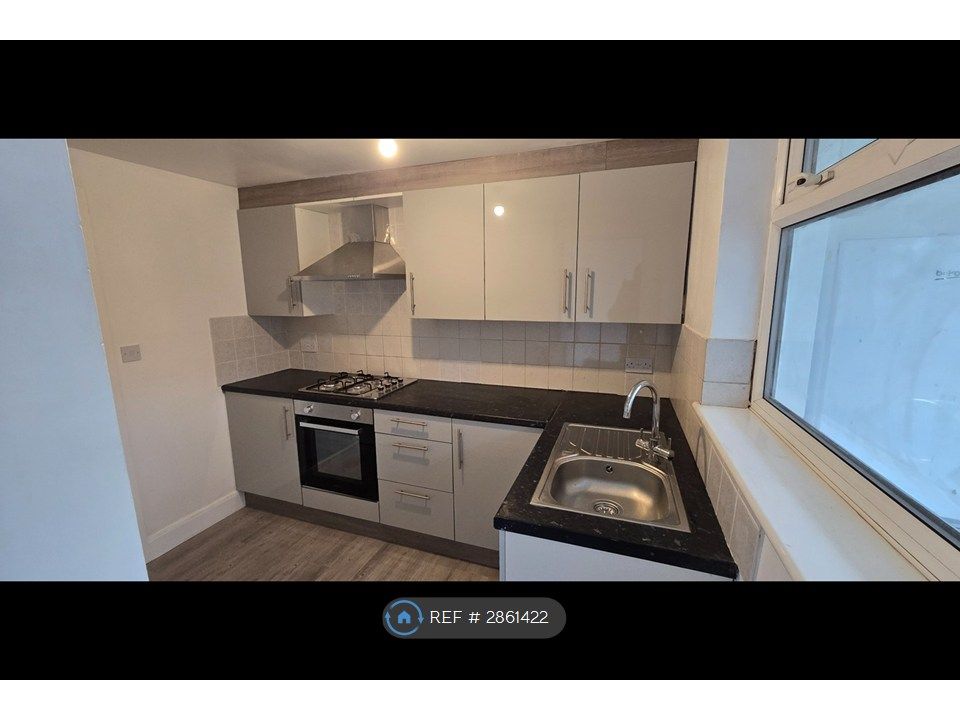 Property photo 3 of 16 Kitchen Picture 2