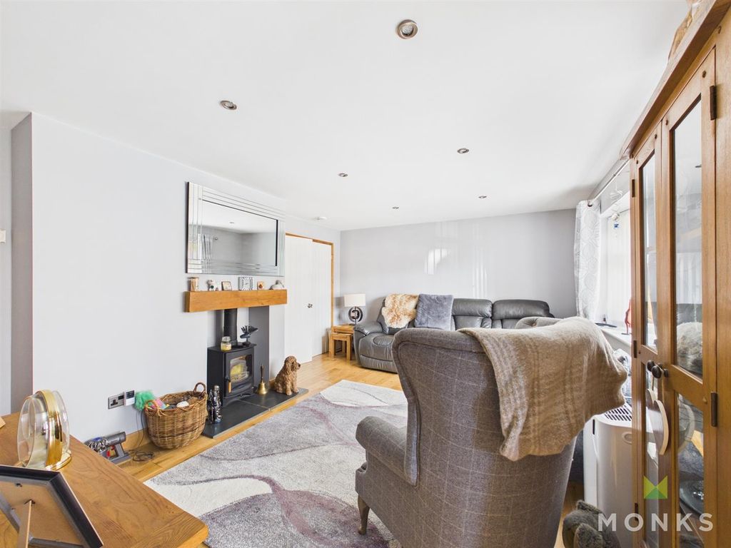 Property photo 3 of 19 Cam03644G0-Pr0071-Still022.Jpg