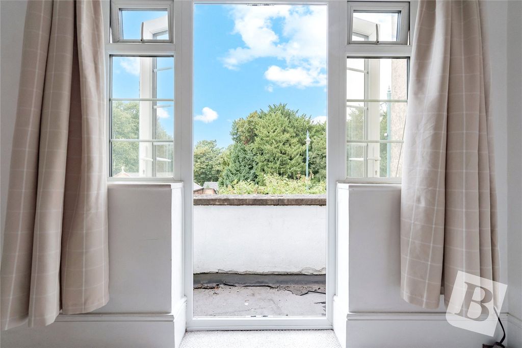 Property photo 3 of 10 Balcony