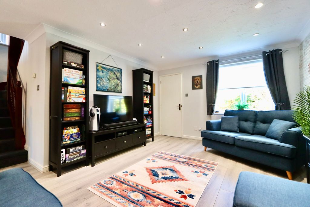 Property photo 2 of 34