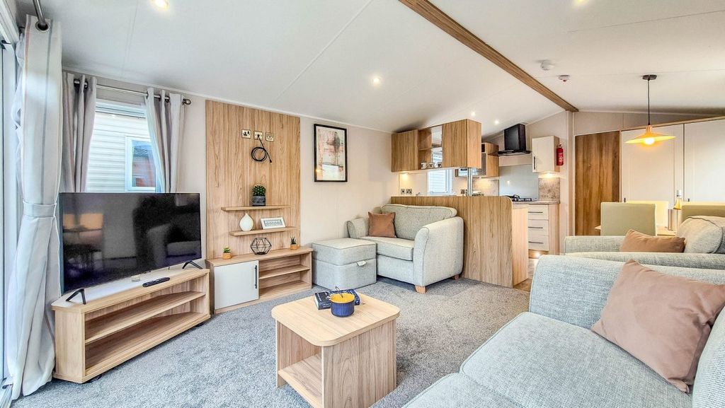 Property photo 3 of 21 Untitled 7