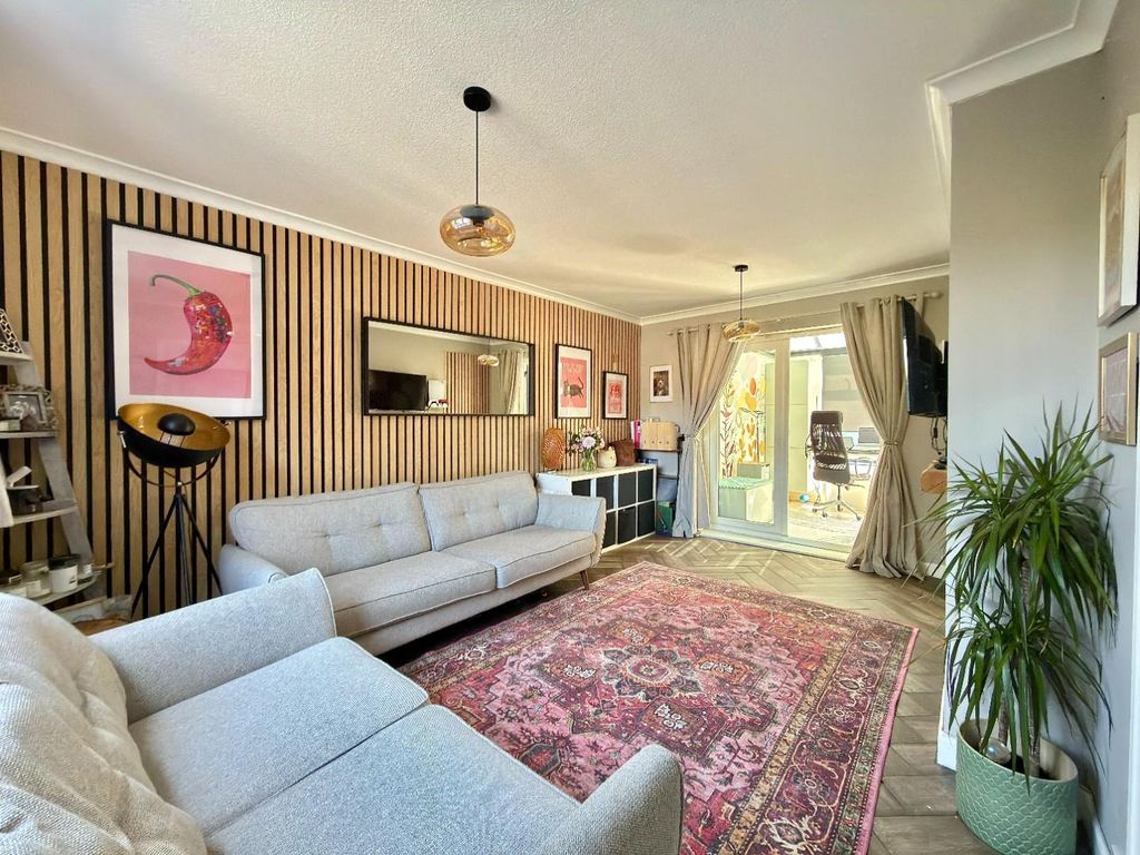 Property photo 2 of 33