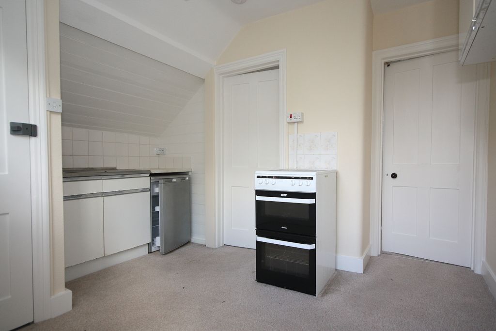 Property photo 2 of 5 Kitchenette