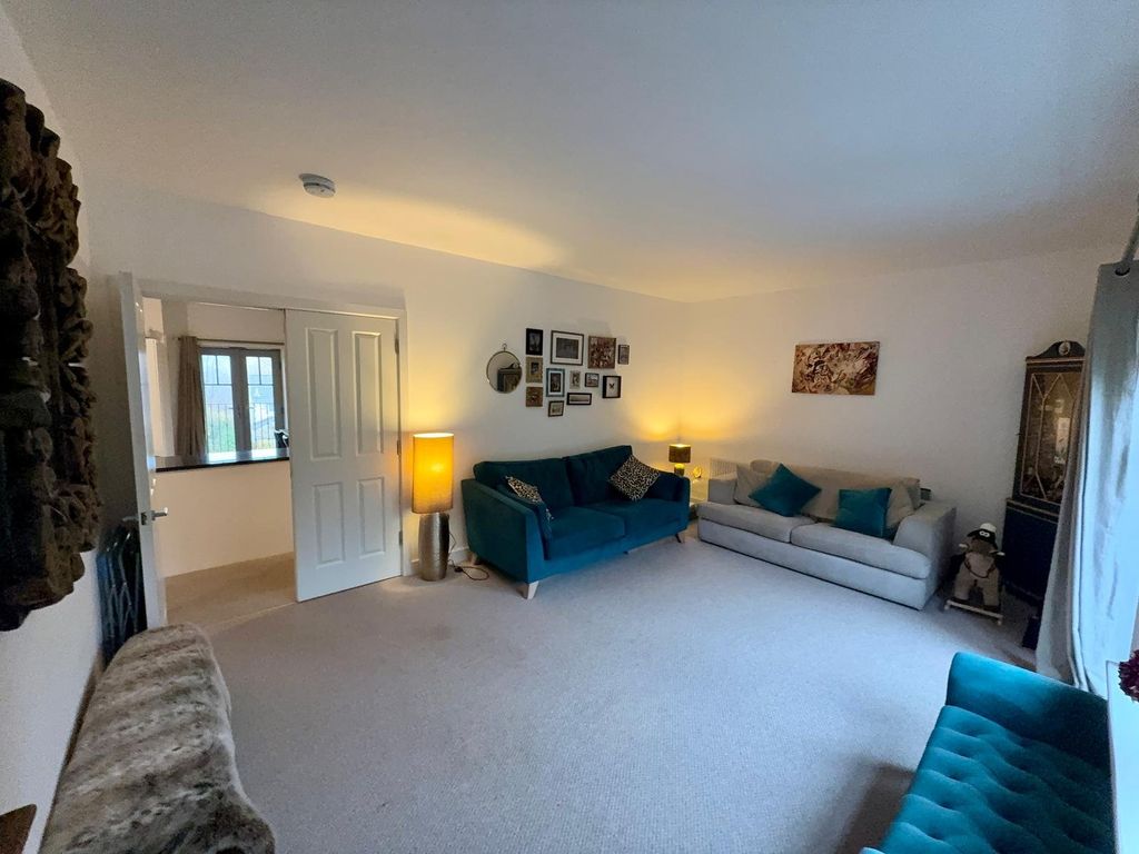 Property photo 3 of 19 Picture No. 02