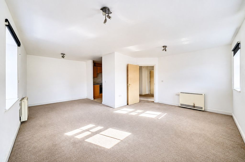 Property photo 2 of 10 Fb6A75Bb15214B3Ab46083581A65ce94