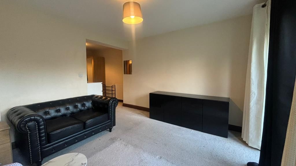 Property photo 3 of 9 Reception Room / Bedroom
