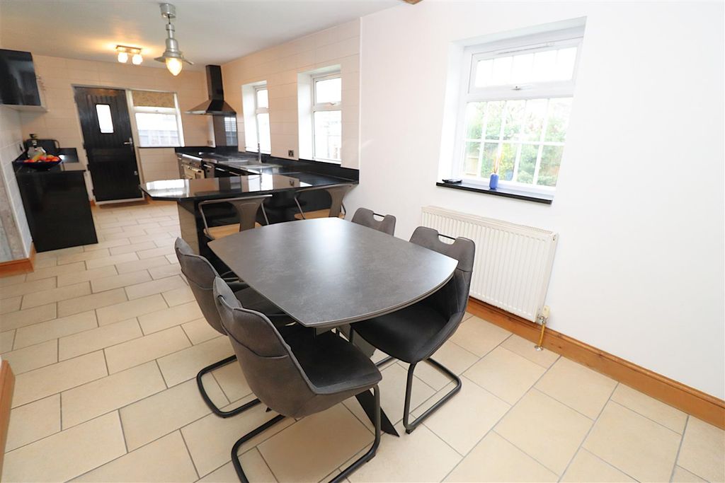 Property photo 3 of 40 Kitchen/ Diner