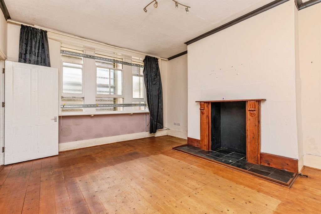 Property photo 2 of 21