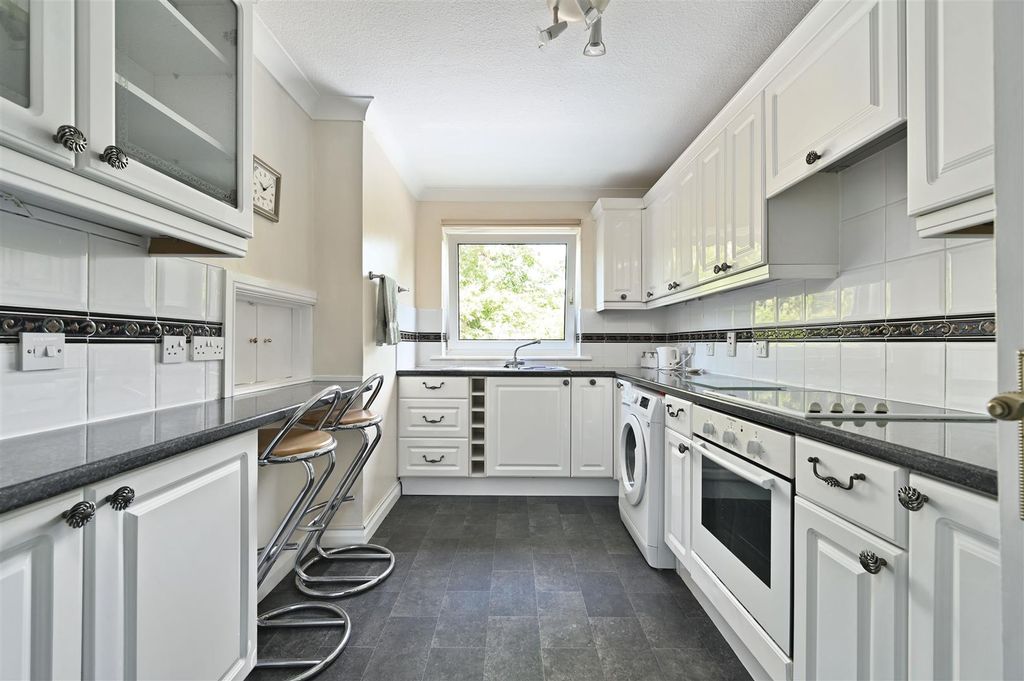 Property photo 2 of 13 12-Dorset-House-Tn404d (1).Jpg