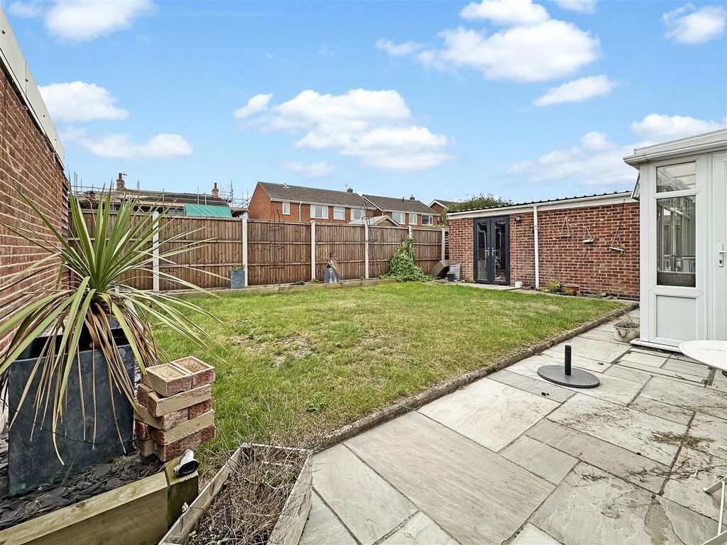 Property photo 3 of 19 Well-Appointed Enclosed Garden 532