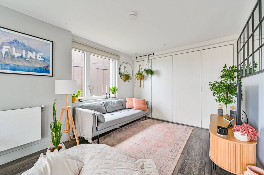 Property photo 3 of 27