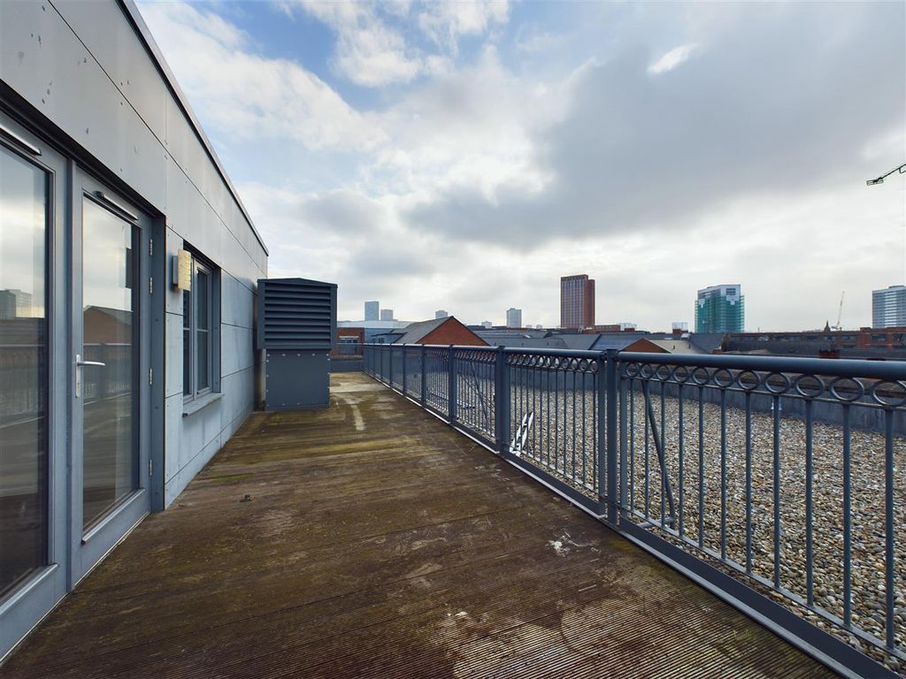 Property photo 3 of 12 Cam05016G0-Pr0006-St