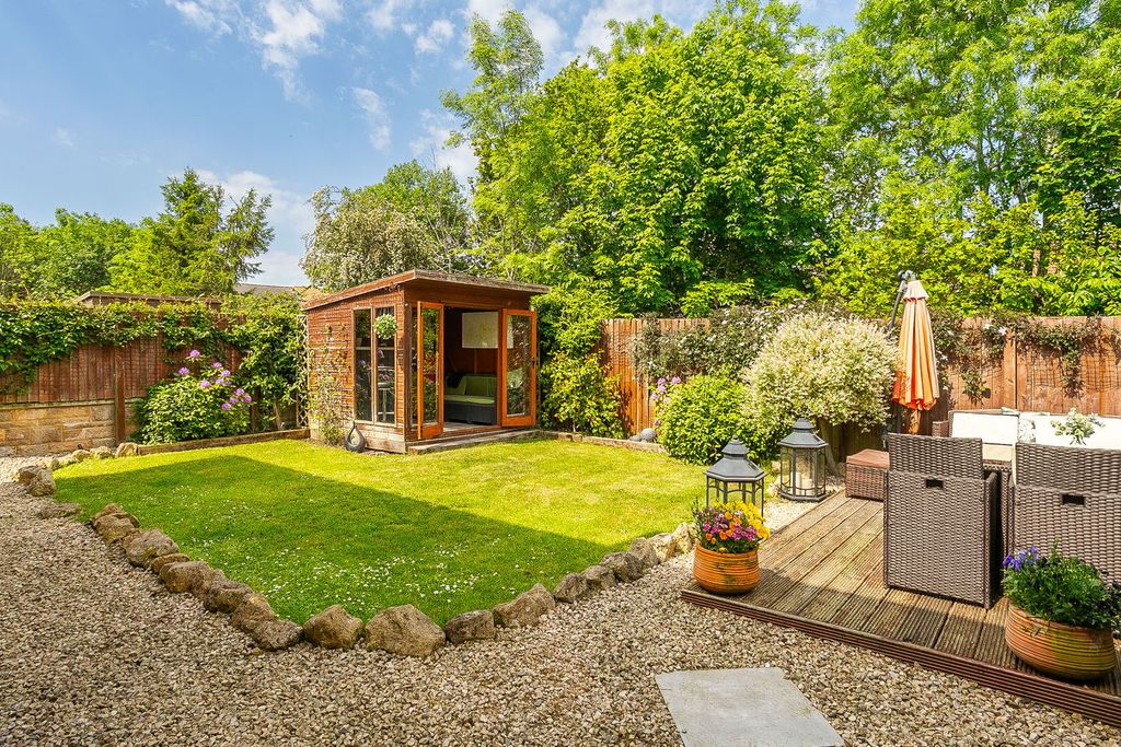 Property photo 2 of 31